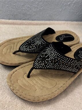 Comfort Toe-Post Sandals Mountain Sole SZ 9 with Black Crystal-Embellished Upper